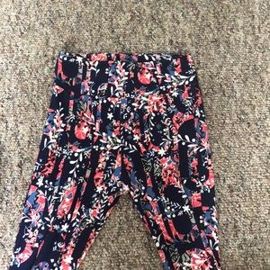lularoe one size fits all print leggings!
